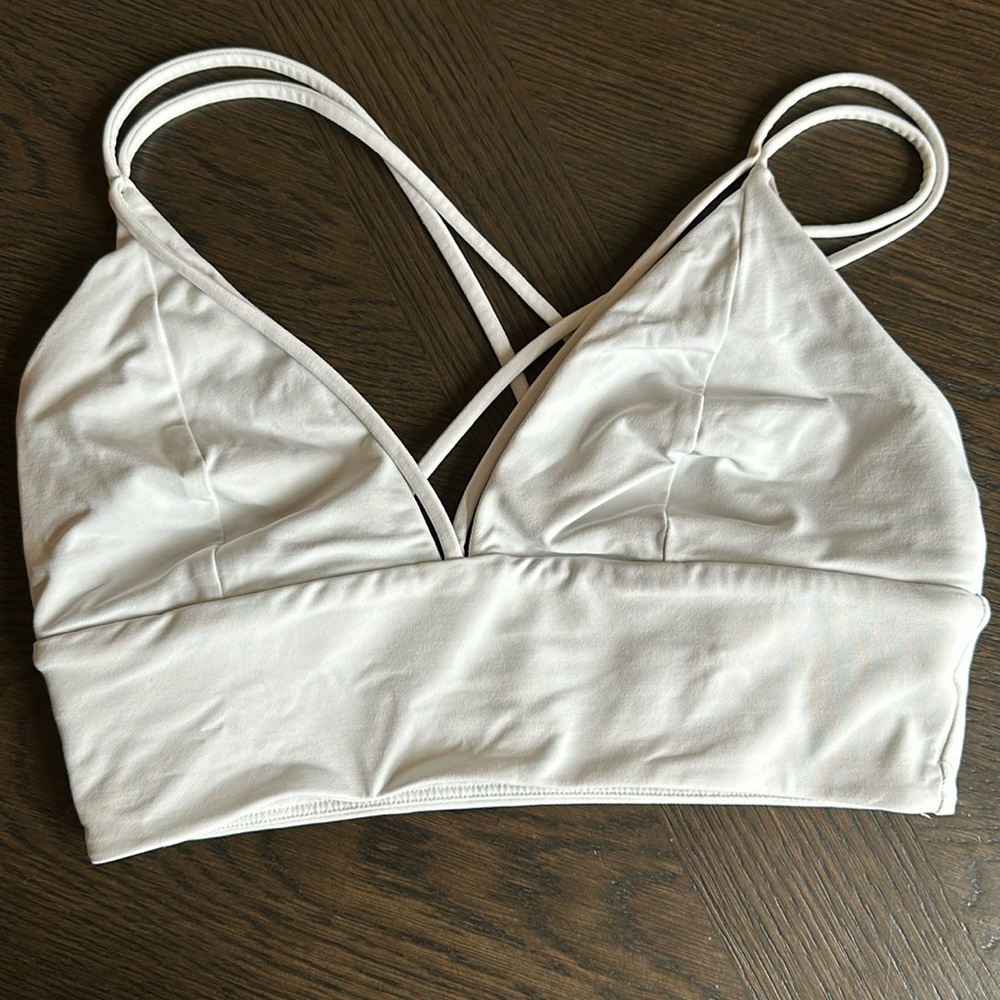 Lululemon Sports Bra - no pads
Perfect condition 
White 
Size 6